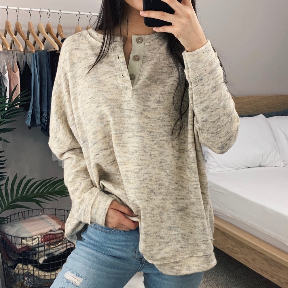 🆕 Yellow Gray Oversized Henley Sweater - Picture 2 of 8